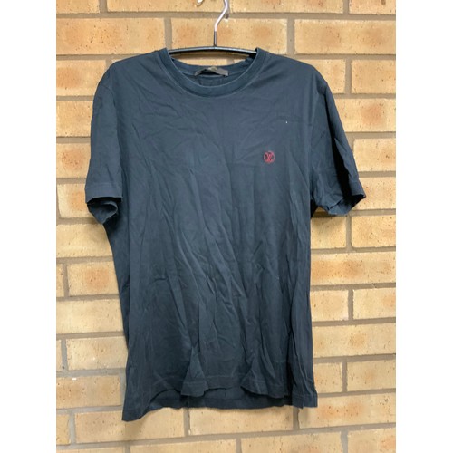 66 - LOUIS VUITTON BLACK T-SHIRT SIZE M RRP £195 (CJR/300620/1)