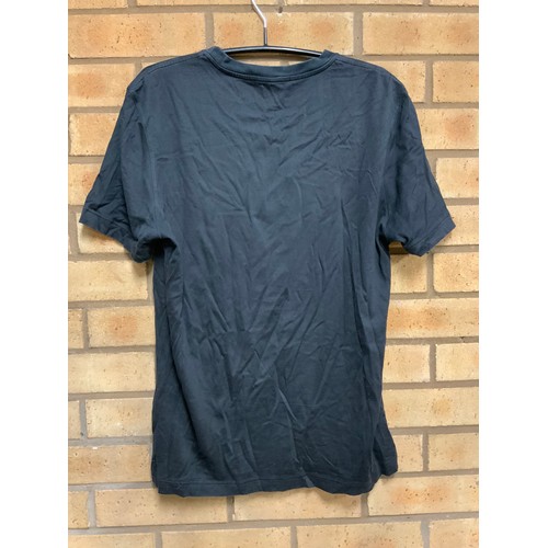 66 - LOUIS VUITTON BLACK T-SHIRT SIZE M RRP £195 (CJR/300620/1)