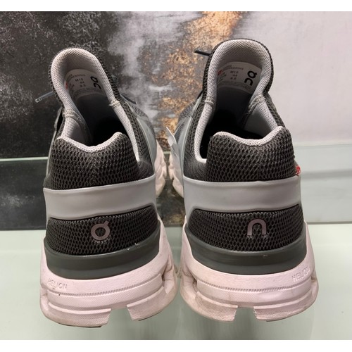 57 - ON CLOUD RUNNING SWIFT TRAINER IN ROCK/SLATE SIZE UK 9.5 - RRP £140 (P22175481)