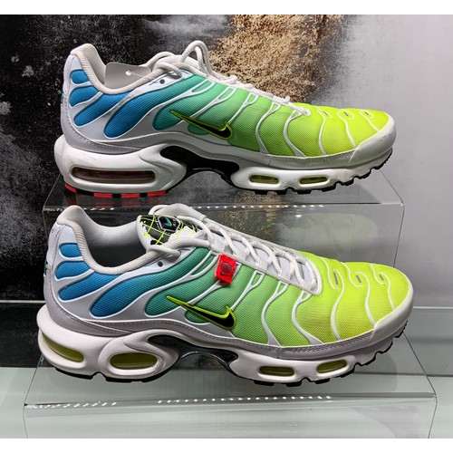 64 - NIKE AIR MAX PLUS WORLDWIDE TRAINERS SIZE UK 8.5 (ONLINE PRICE £101- £493)  (AD/2)