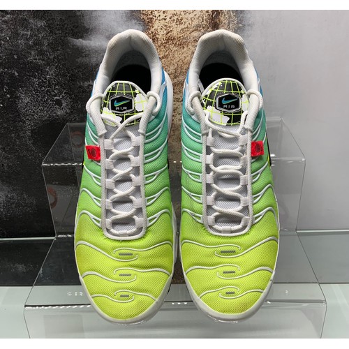 64 - NIKE AIR MAX PLUS WORLDWIDE TRAINERS SIZE UK 8.5 (ONLINE PRICE £101- £493)  (AD/2)
