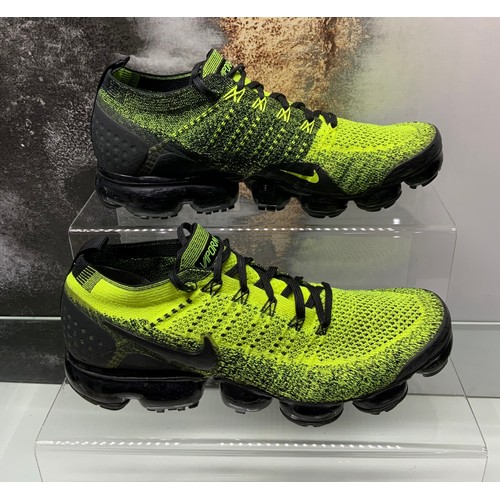 62 - NIKE AIR VAPORMAX FLYKNIT 2VOLT BLACK SIZE UK 8.5 (ONLINE PRICE £129 - £265)  (AD/8)