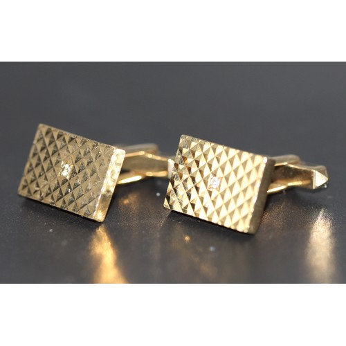 117 - 9ct Small Centre Diamond Engine Turned Cufflinks. Total Weight 14g (7)