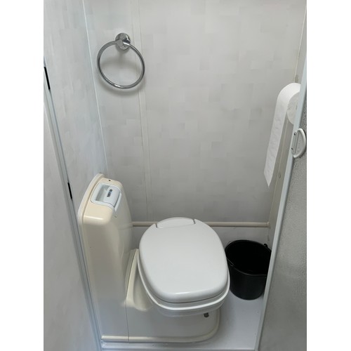 171 - 2007 ACE JUBILEE ARISTOCRAT, 4 BERTH REAR FIXED DOUBLE BED EN SUITE. INCLUDES MOTOR MOVER, PORCH AWN... 