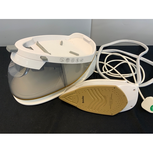 43 - BREVILLE STEAM IRON AND BASE MODEL VIN411O