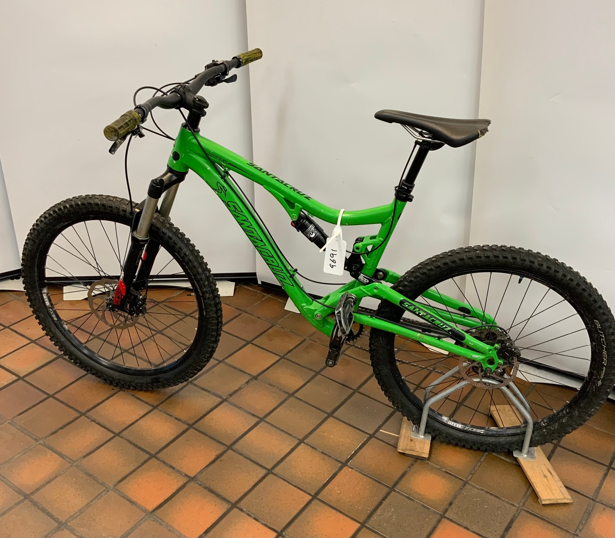 SANTA CRUZ NICKEL MOUNTAIN BIKE CANE GREEN 26 INCH WHEEL FULL