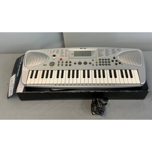 143 - W H SMITH ELECRIC KEYBOARD IWTH LCD MUSIC INFORMATION DISPLAY ART NO.MC 36 WITH LEAD