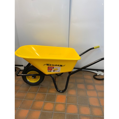 181 - PLASTIC BARROW WITH AIR FILLED TYRES 90L CT5315