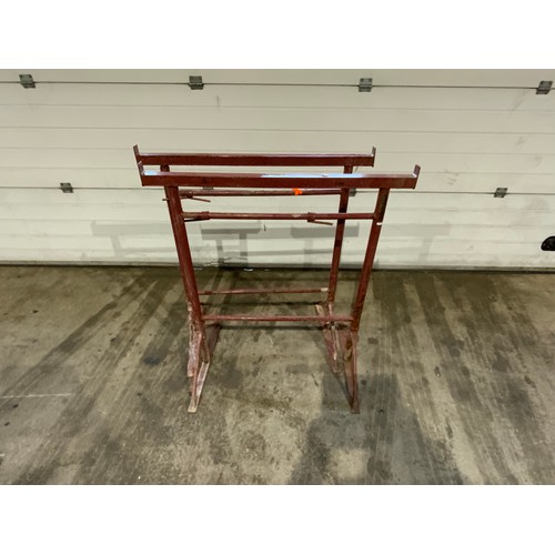 168 - 2 X BUILDERS TRESTLES