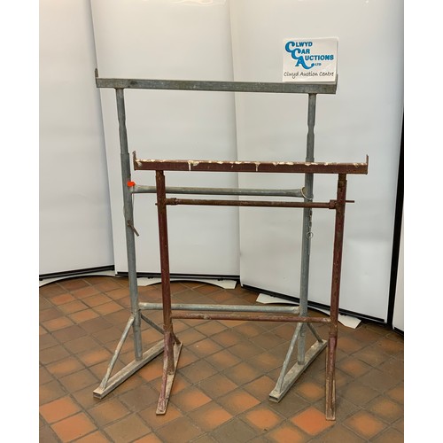 170 - PAIR OF BUILDER TRESTLES