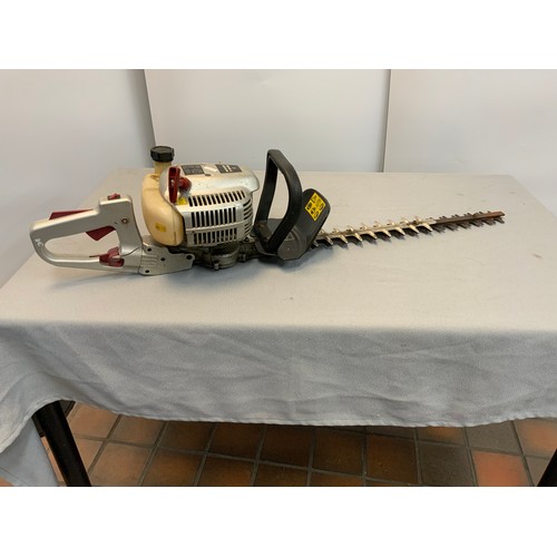 15 - SPEAR & JACKSON PETROL HEDGE CUTTER 2 STROKE SERIAL NO ARG 6102