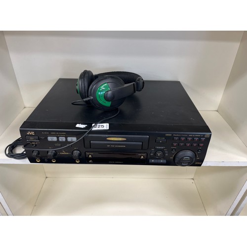 81 - JVC XL-SV22 BIDEO CD PLAYER KAREOKE WITH HEADPHONES