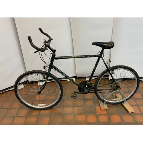 94 - RALEIGH OUTLAND 18 SPEED BLACK BIKE WITH 26