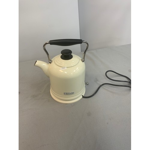 69 - HAYDEN 1.5 LIT ELECTRIC KETTLE CREAM MODEL 197238 RRP £41