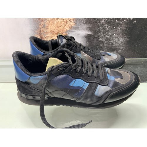 123 - VALENTINO GARAVANI ROCKSTUD CAMOUFLAGE TRAINERS IN BOX RRP £500 SIZE UK8 (JFC/14)