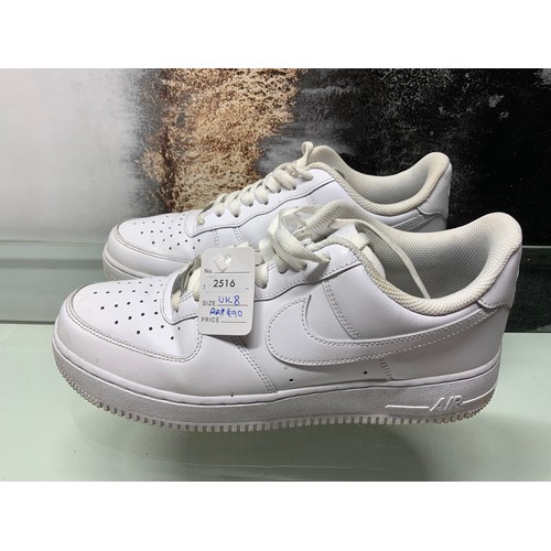 84 - NIKE AIR FORCE 1'07 SIZE UK 8 RRP £90 (JFC/12)