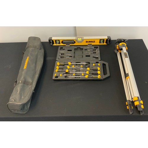 50 - DEWALT BOX BEAM LEVEL RRP £52 & DEWALT TRIPOD - MODEL DE0881T-XJ 33P £53, & STANLEY SCREWDRI... 