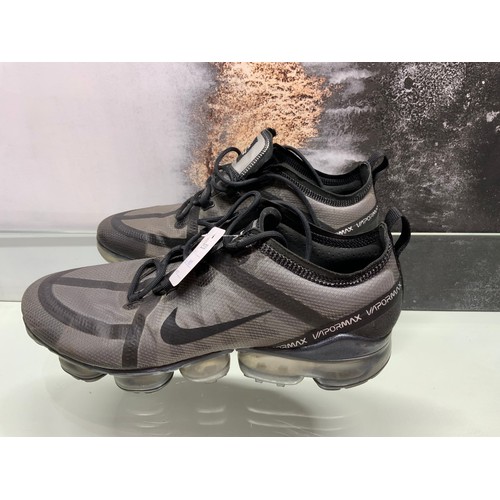 91 - NIKE AIR VAPORMAX 2019 TRIPLE BLACK SIZE UK 8 RRP £169.99 (JFC/12)