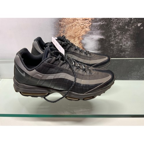 80 - NIKE AIR MAX 95 UTILTY BLACK COOL GREY SIZE UK 8  RRP £174.99 (JFC/12)