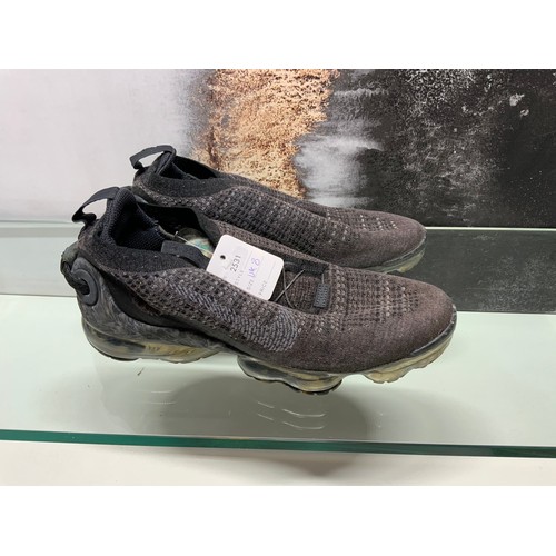 82 - NIKE AIR VAPORMAX FLYKNIT 2020 SIZE UK 8 RRP £160 (JFC/12)