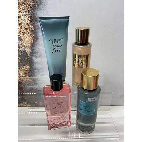 137 - 4 VICTORIA'S SECRET ITEMS - 2 X 250 ML MIST, 1 X 236ML LOTION PERFUME, 1 X 250ML PERFUME - TOTAL RRR... 