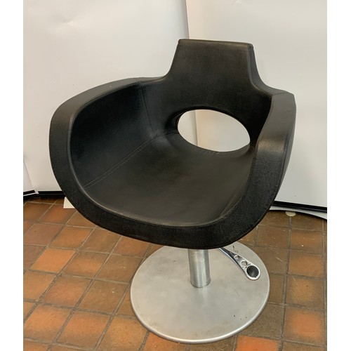 91 - BLACK SALON STYLING CHAIR