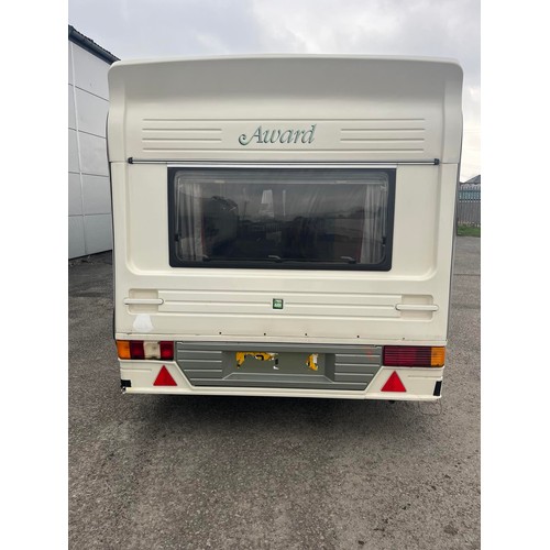 172 - APPROX 2003 ABI AWARD SUPER STAR  - TWIN AXLE - 5 BERTH - CHASSIS NO ABV0279773