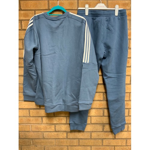 41 - ADIDAS CREW SWEATSHIRT (XL)AND PANTS (M) IN BLUE COST NEW £76 (P23041196/KBM/05)