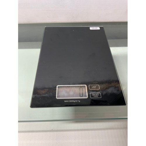 20A - GEORGE KITCHEN SCALES (P22220803/TL/09)