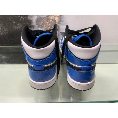 99 - NIKE AIR JORDAN 1 MID SE TRAINER - SIGNAL BLUE / BLACK / WHITE IN BOX - SIZE UK 9 COST NEW £139 (9/ ... 