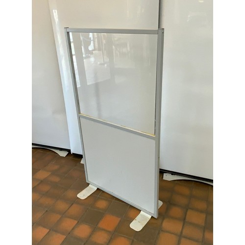 12 - STAND ALONE PERSPEX SCREEN W31.5