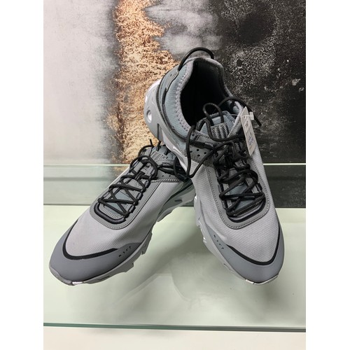 136 - NIKE REACT LIVE SE SNEAKER GREY SIZE UK 9 RRP £95 (P22048582OMC/170322/9)