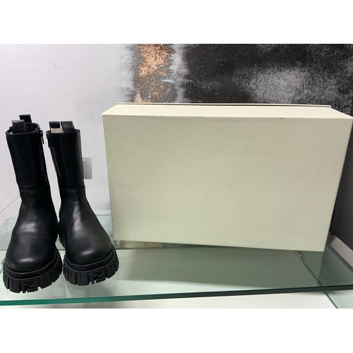 236 - FENDI GIRLS BLACK LEATHER BOOTS WITH KNIT SIDES IN BOX SIZE UK 2 RRP £510 (P22048588OMC/170322/14)