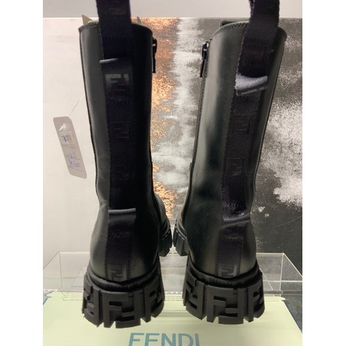 236 - FENDI GIRLS BLACK LEATHER BOOTS WITH KNIT SIDES IN BOX SIZE UK 2 RRP £510 (P22048588OMC/170322/14)