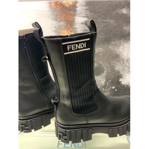 236 - FENDI GIRLS BLACK LEATHER BOOTS WITH KNIT SIDES IN BOX SIZE UK 2 RRP £510 (P22048588OMC/170322/14)