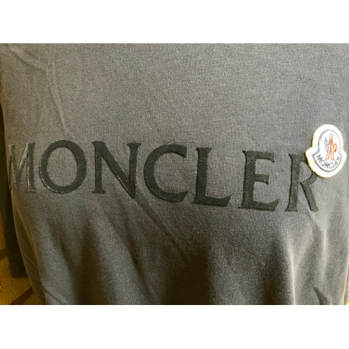 185 - MONCLER TONAL LOGO T-SHIRT SIZE L RRP £235 (P22048566OMC/170322/11)