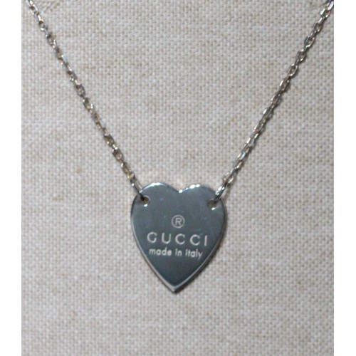 257 - GUCCI TRADEMARK STERLING SILVER HEART PENDANT IN BOX RRP £200 (P22048576OMC/170322/13)