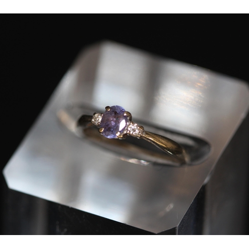 252 - 9CT (375) WHITE GOLD & DIAMOND & TANZANITE RING ( P22087262 /F )