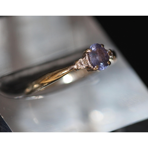 252 - 9CT (375) WHITE GOLD & DIAMOND & TANZANITE RING ( P22087262 /F )