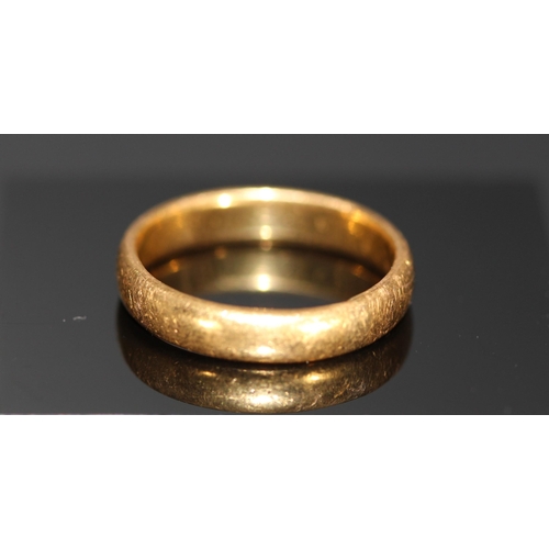 251 - 22CT YELLOW GOLD WEDDING BAND 5.40G ( P23001867f /F )