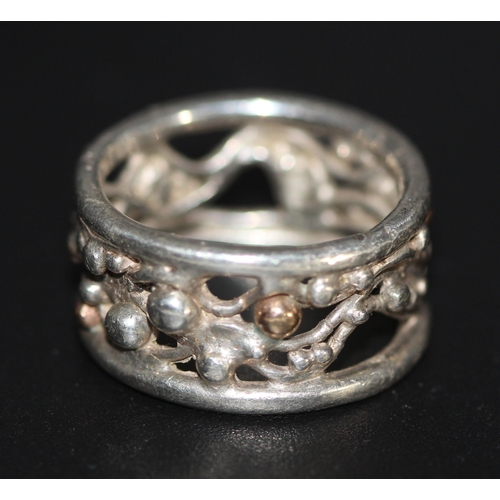 247 - HALLMARKED SILVER CELTIC STYLE BUBBLES & WAVES SILVER RING ( P23001867f /F )