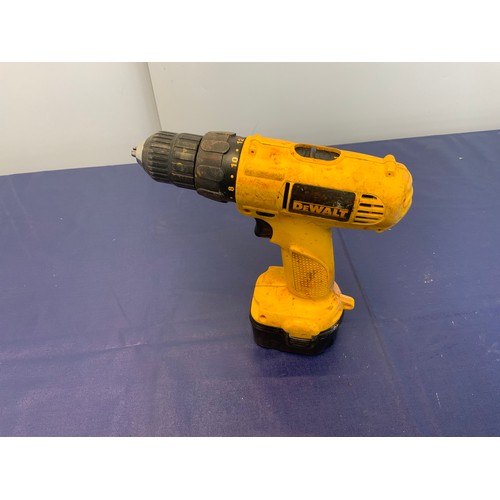 5 - DEWALT CORDLESS DRILL DW907 12 V NO CHARGER RRP £90 (P22170655/A)