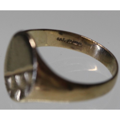 240 - 9ct (375) GOLD  PATTERNED SIGNET RING (P22205649 MD/09)