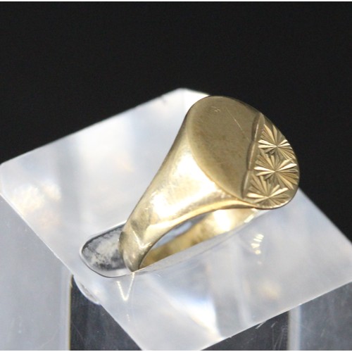 240 - 9ct (375) GOLD  PATTERNED SIGNET RING (P22205649 MD/09)