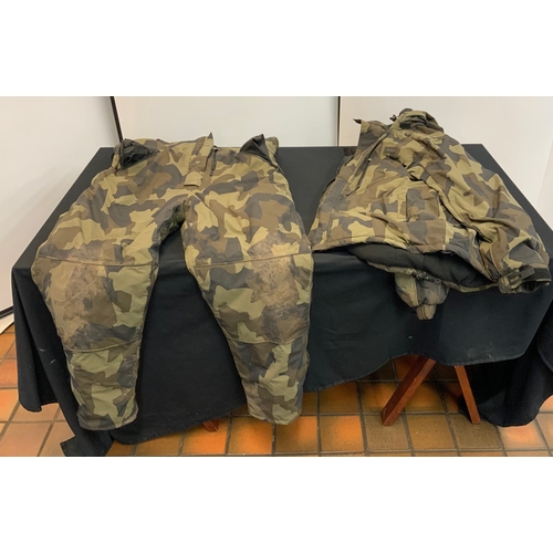 30 - AVID FISHING CARP CAMO THERMAL WATERPROOF TROUSERS RRP £74, JACKET SIZE 3XL RRP £64 (P23039739)