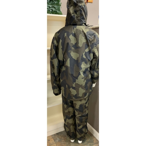 30 - AVID FISHING CARP CAMO THERMAL WATERPROOF TROUSERS RRP £74, JACKET SIZE 3XL RRP £64 (P23039739)