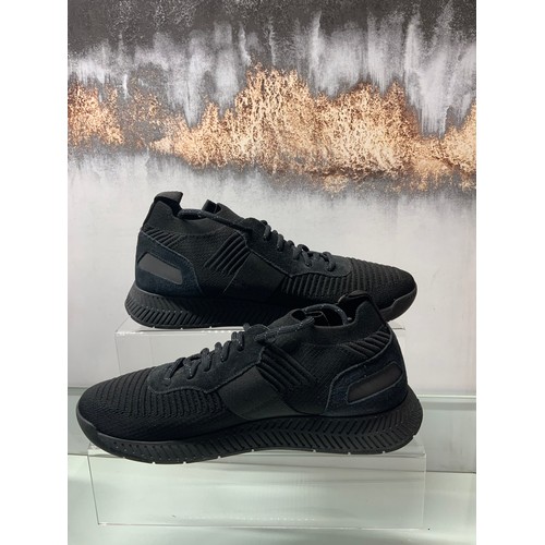 175 - HUGO BOSS RUN KNIT TRAINERS BLACK SIZE 44 RRP £151 (P22207318/IPB/01)