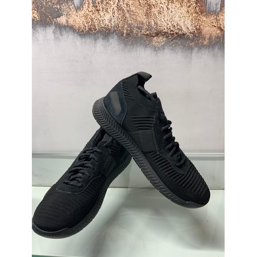 175 - HUGO BOSS RUN KNIT TRAINERS BLACK SIZE 44 RRP £151 (P22207318/IPB/01)