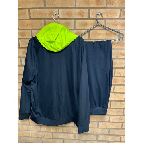 83 - HUGO BOSS SEEGER 25 SWEATSHIRT SIZE XXXL RRP £135, & HUGO BOSS HALBOA NAVY JOGGERS SIZE XXL RRP ... 