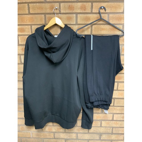 82 - HUGO BOSS SLY HOODY BLACK SIXE XXXL RRP £179 & BOSS HADIKO BLACK JOGGERS SIZE XXL RRP £89 - TOTA... 